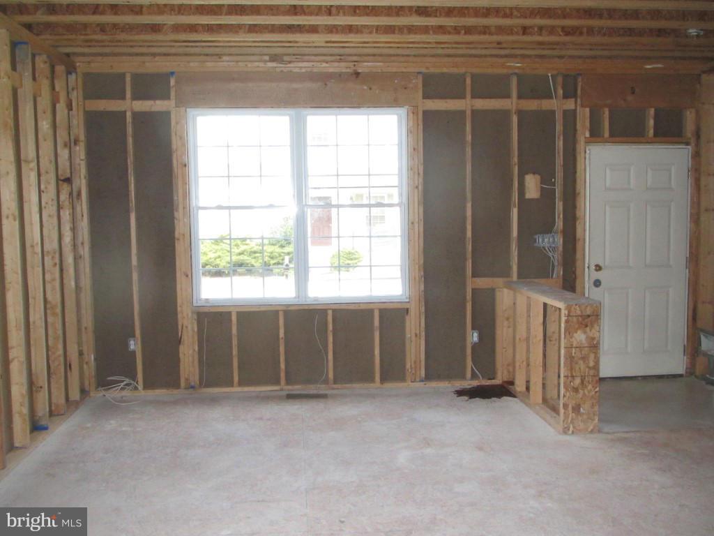 111 Commodore Drive Baltimore, MD 21221 - Photo 5 of 16 Living Room
