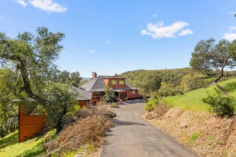 a view of a houses with a yard