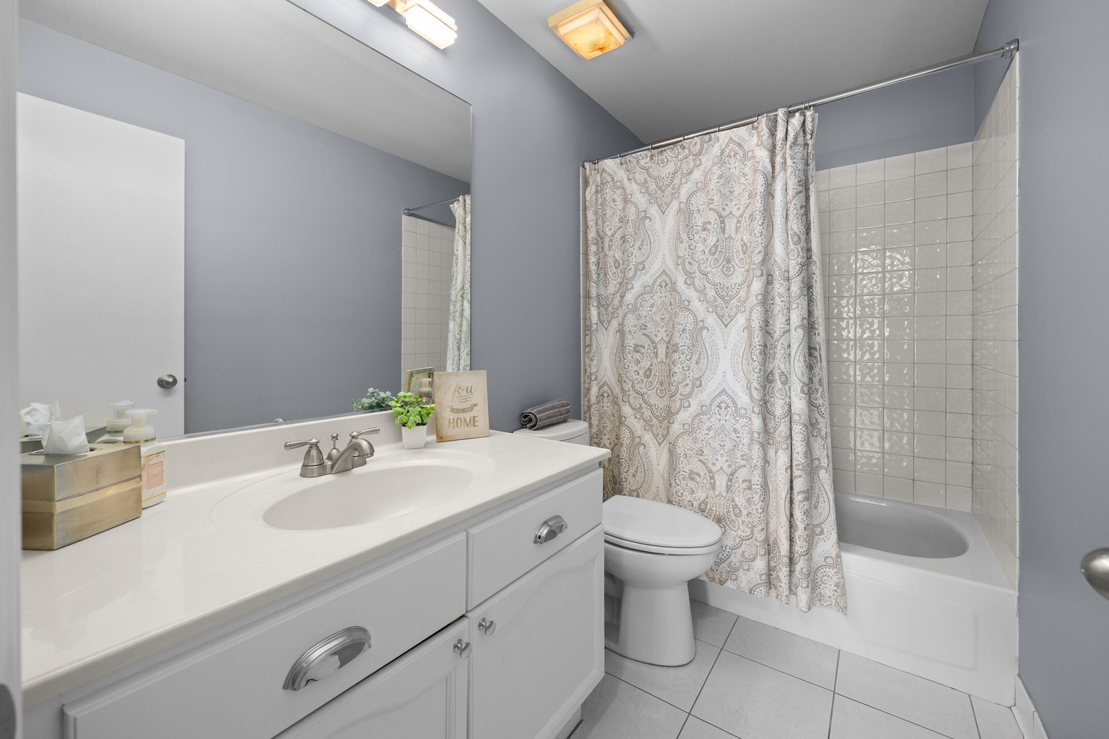 815 Leicester Road, Unit 219 Elk Grove Village, IL 60007 - Photo 18 of 26 a bathroom with a sink toilet and shower