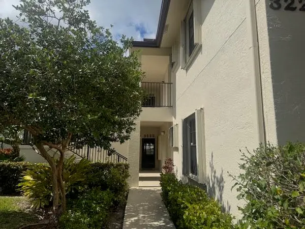 $2,600 | 3228 Jog Park Drive, Unit 3012, Greenacres, FL 33467