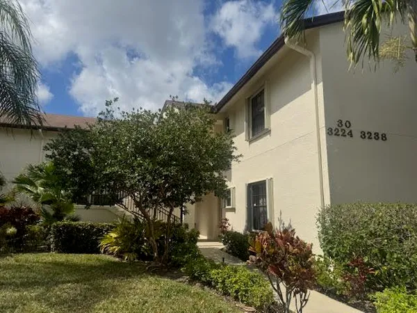$2,600 | 3228 Jog Park Drive, Unit 3012, Greenacres, FL 33467