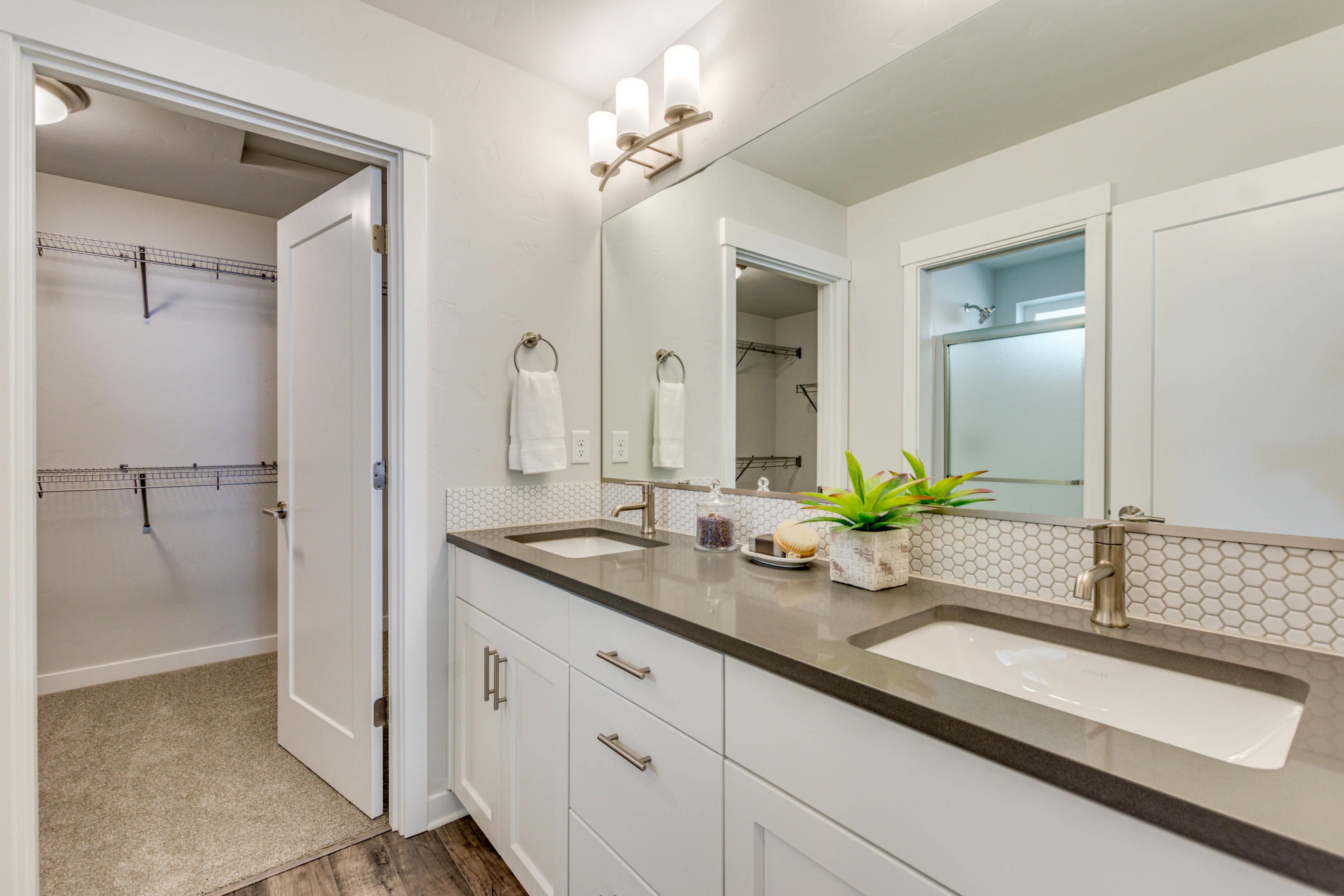 4649 Southwest 36th Street Redmond, OR 97756 - Photo 14 of 47 Primary bath. Specs vary.