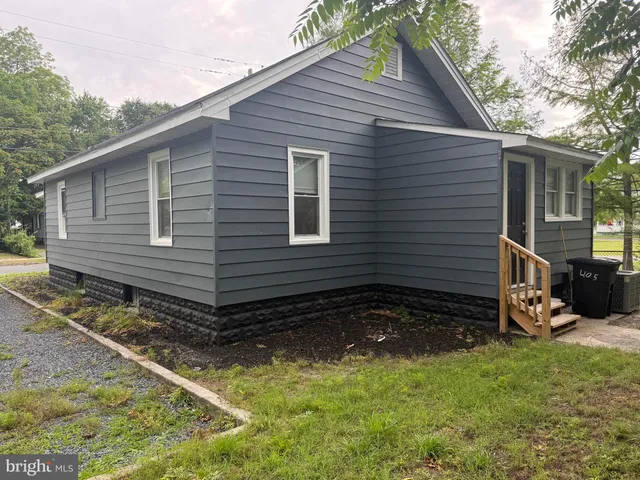 a view of a small house in the back yard