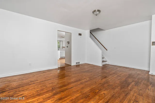 $2,000 | 98 Mt Hope Drive, Albany, NY 12202