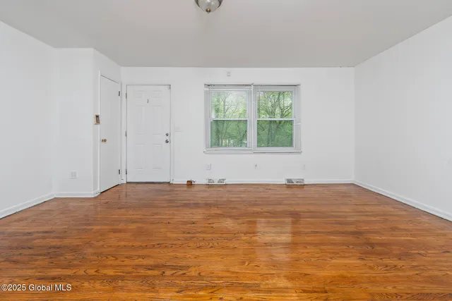 $2,000 | 98 Mt Hope Drive, Albany, NY 12202