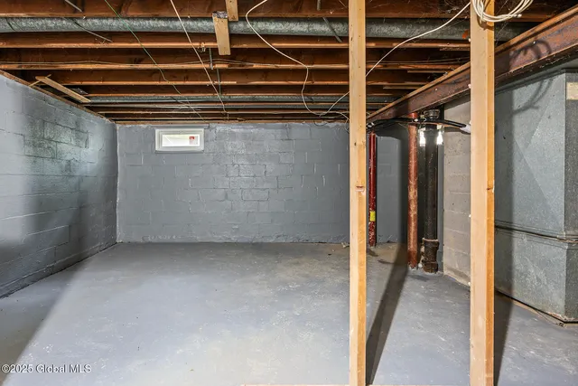 $2,000 | 98 Mt Hope Drive, Albany, NY 12202