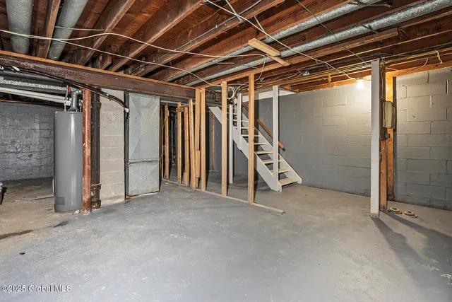 $2,000 | 98 Mt Hope Drive, Albany, NY 12202