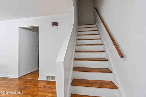 $2,000 | 98 Mt Hope Drive, Albany, NY 12202