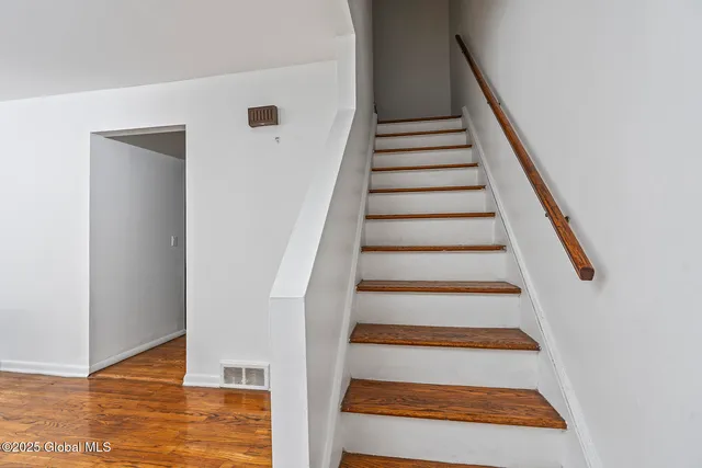 $2,000 | 98 Mt Hope Drive, Albany, NY 12202