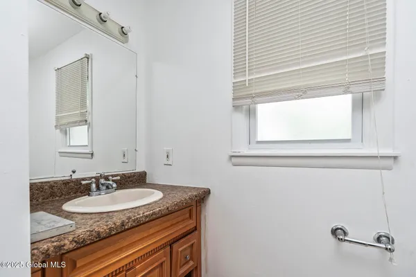 $2,000 | 98 Mt Hope Drive, Albany, NY 12202