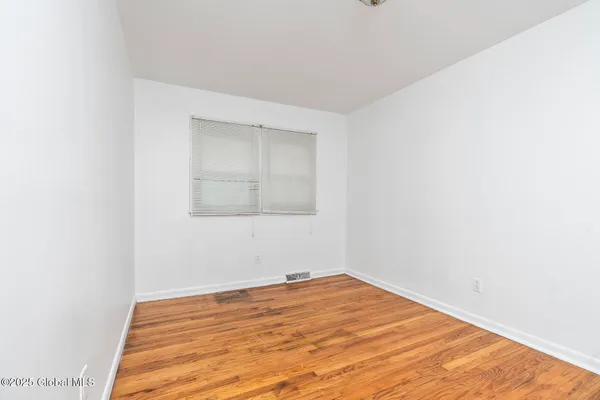 $2,000 | 98 Mt Hope Drive, Albany, NY 12202