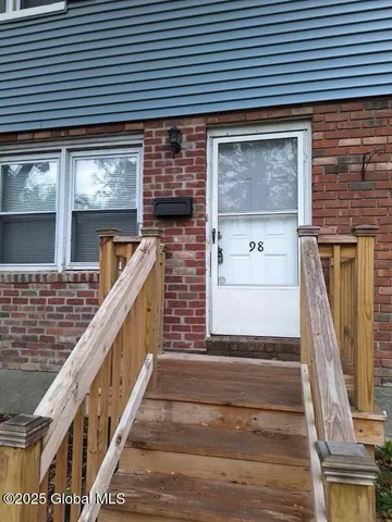 $2,000 | 98 Mt Hope Drive, Albany, NY 12202
