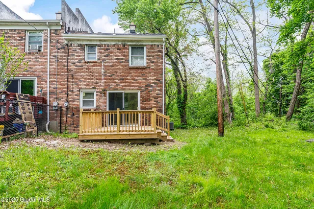 $2,000 | 98 Mt Hope Drive, Albany, NY 12202