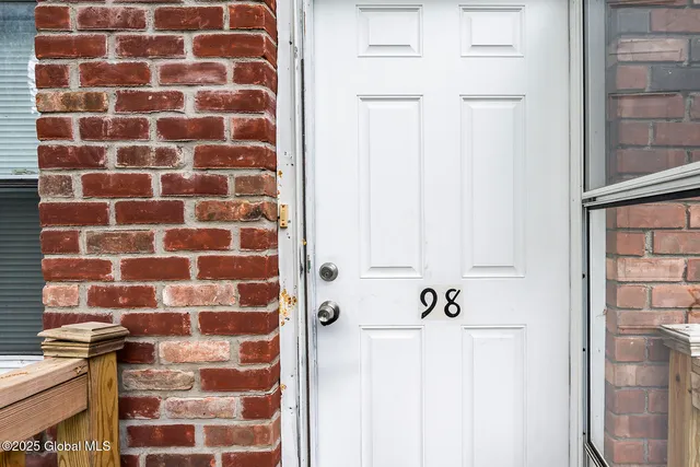 $2,000 | 98 Mt Hope Drive, Albany, NY 12202