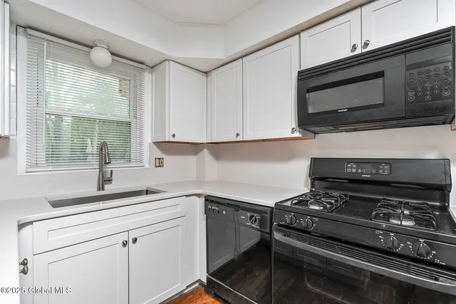 $2,000 | 98 Mt Hope Drive, Albany, NY 12202