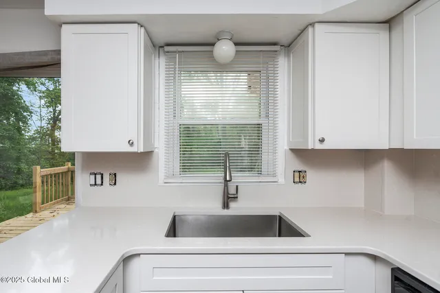 $2,000 | 98 Mt Hope Drive, Albany, NY 12202