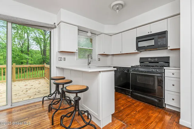 $2,000 | 98 Mt Hope Drive, Albany, NY 12202