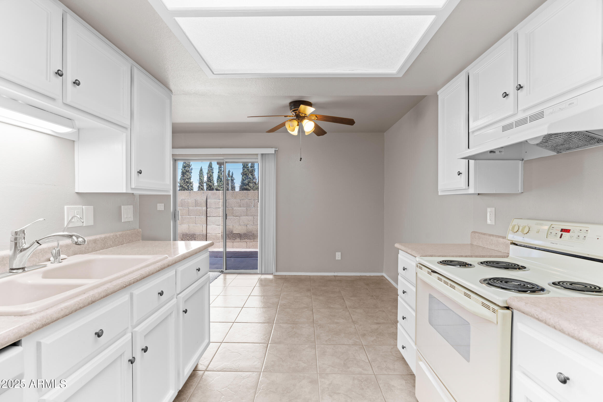 222 West Brown Road, Unit 36 Mesa, AZ 85201 - Photo 6 of 16 a kitchen that has a sink and a stove