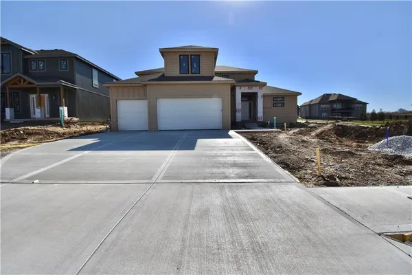 $755,359 | 8003 Northeast 77th Street, Kansas City, MO 64158
