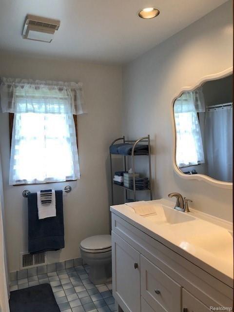 3250 Mason Road Howell, MI 48843 - Photo 32 of 50 Newly remodeled up stairs hall bath with dual sinks