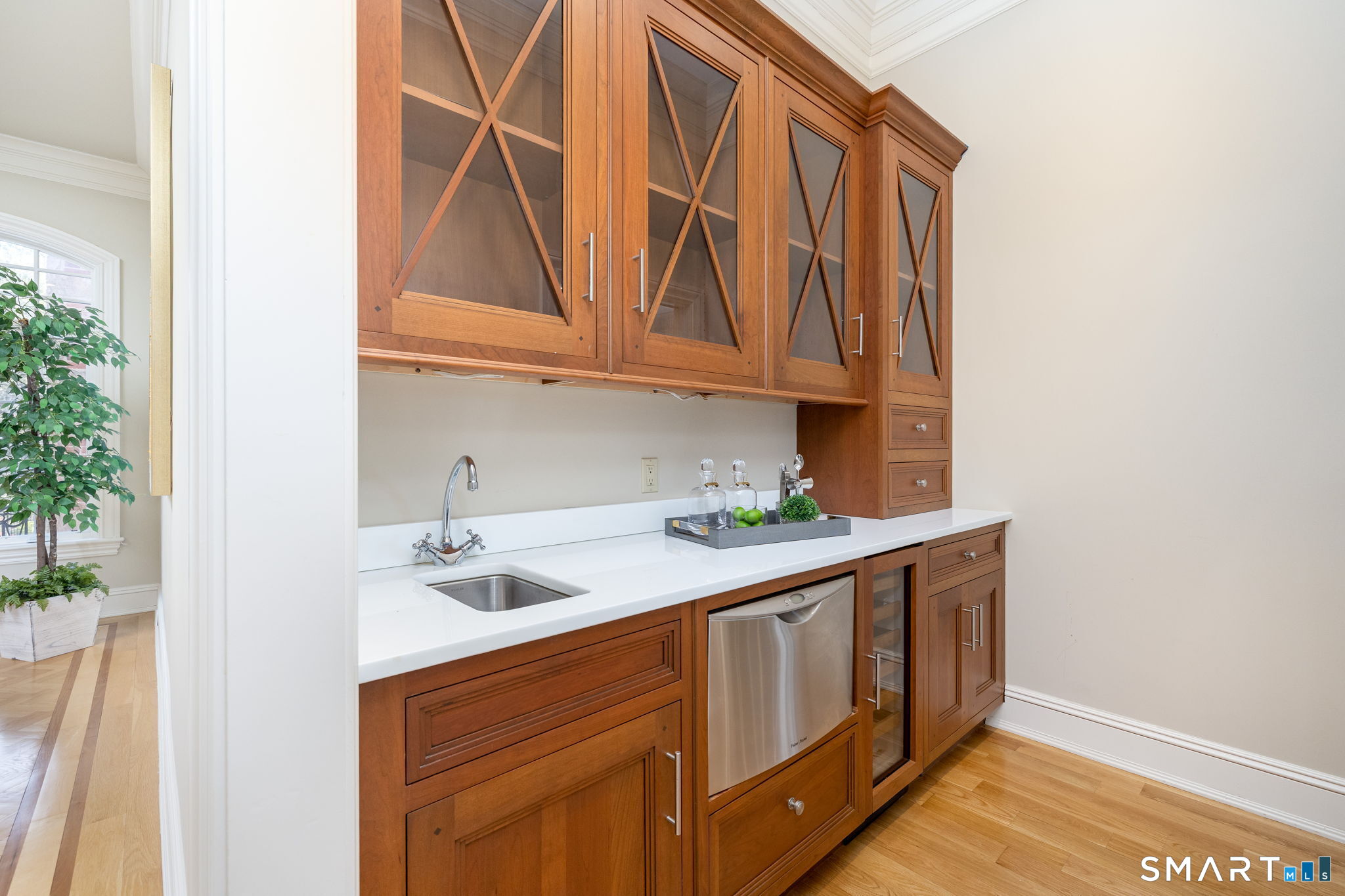 40 Parsons Way Avon, CT 06001 - Photo 13 of 40 Butler pantry/wet bar with white quartz countertops