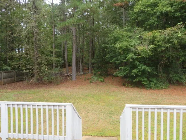 a view of a yard and basketball court