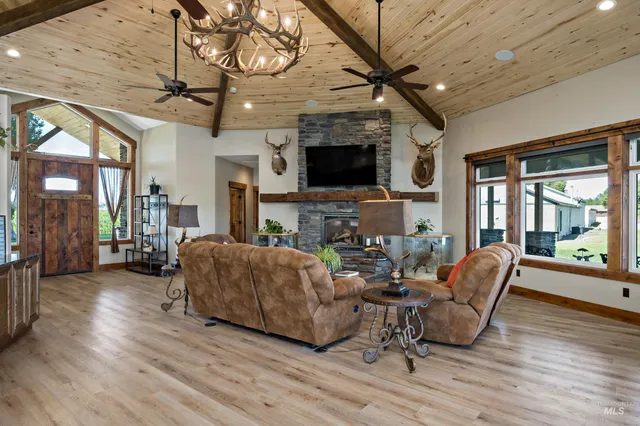 $1,995,000 | 1964 River Road, Homedale, ID 83628