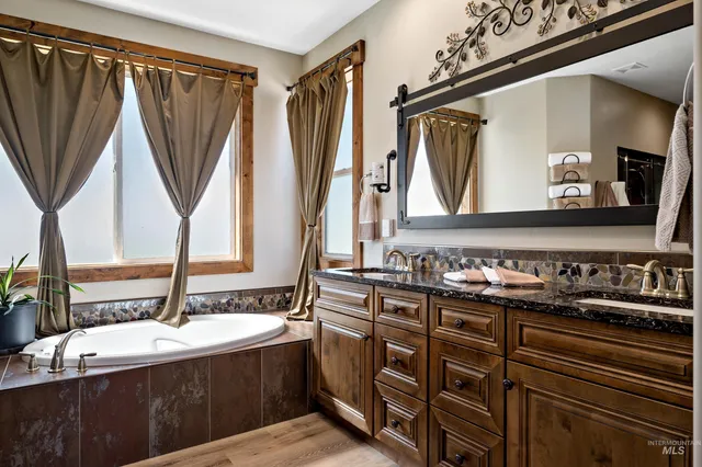 $1,995,000 | 1964 River Road, Homedale, ID 83628