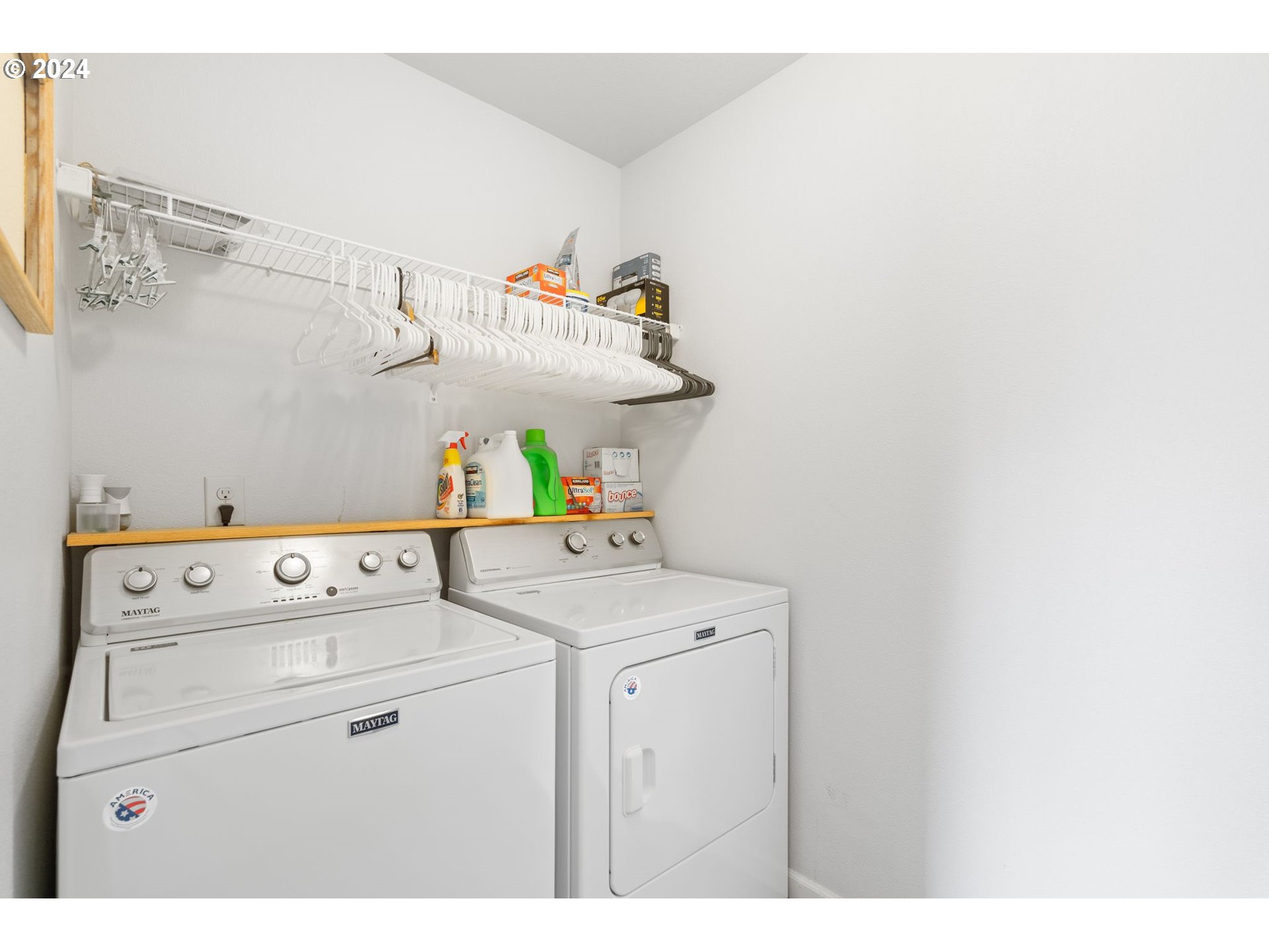 3519 North 6th Circle Ridgefield, WA 98642 - Photo 24 of 40 a utility room with dryer and washer