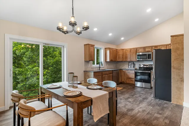 $319,999 | S1546 Shawnee Drive, Unit B, Alma, WI 54610