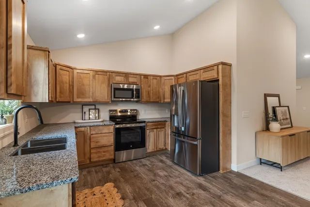 $319,999 | S1546 Shawnee Drive, Unit B, Alma, WI 54610