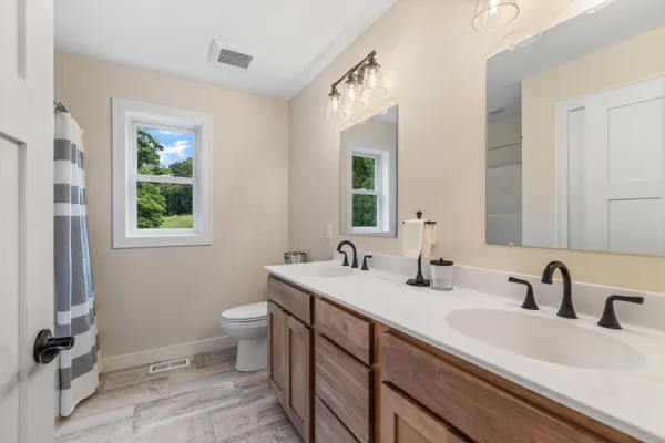 $319,999 | S1546 Shawnee Drive, Unit B, Alma, WI 54610