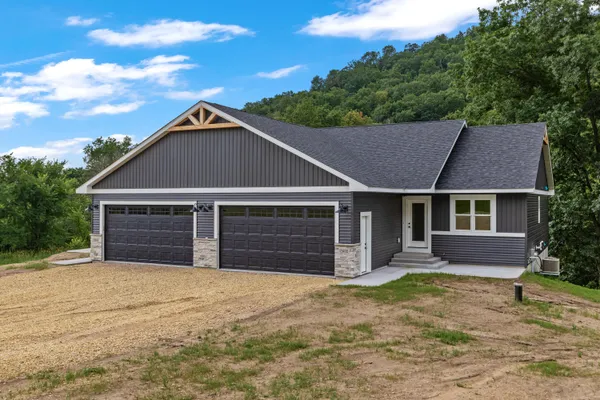 $319,999 | S1546 Shawnee Drive, Unit B, Alma, WI 54610