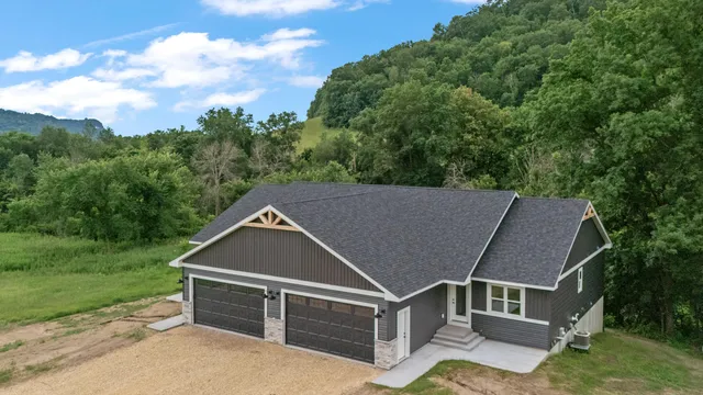 $319,999 | S1546 Shawnee Drive, Unit B, Alma, WI 54610