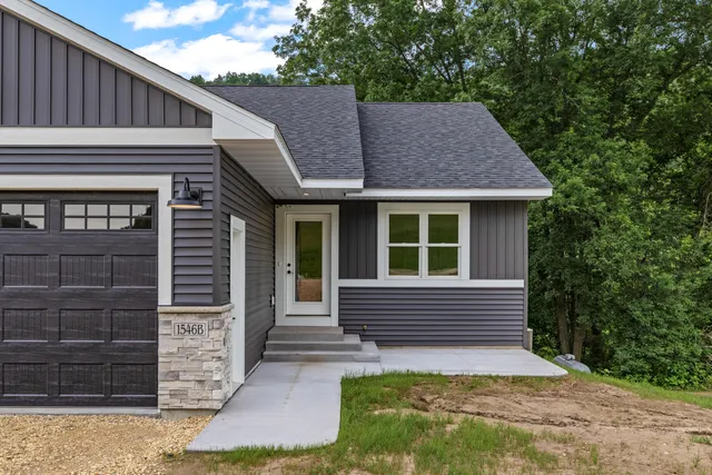 $319,999 | S1546 Shawnee Drive, Unit B, Alma, WI 54610