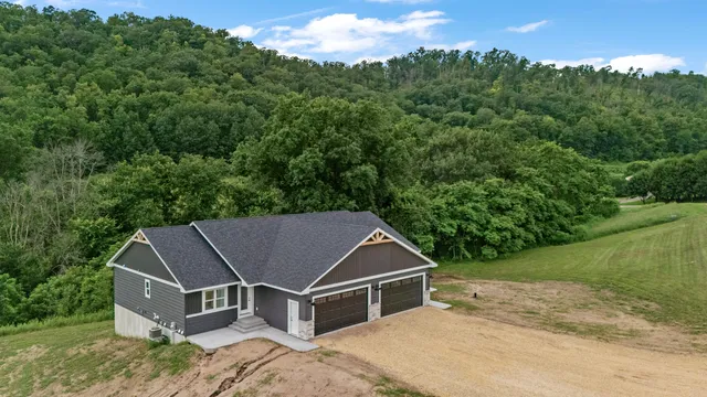 $319,999 | S1546 Shawnee Drive, Unit B, Alma, WI 54610