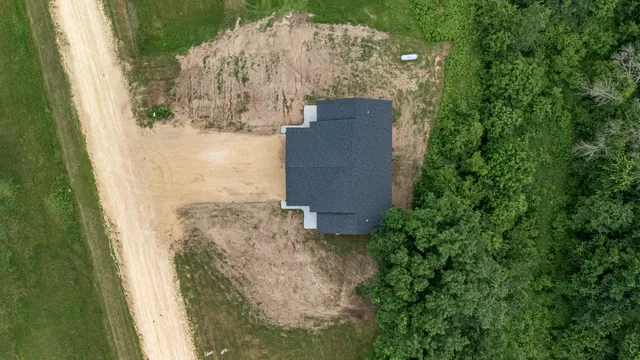 $319,999 | S1546 Shawnee Drive, Unit B, Alma, WI 54610