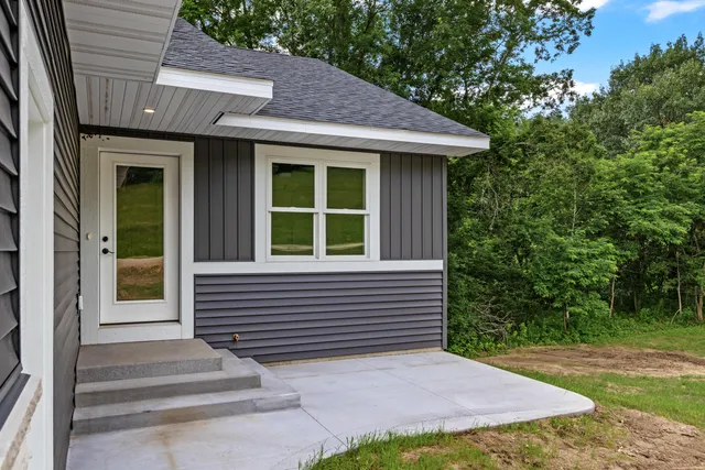 $319,999 | S1546 Shawnee Drive, Unit B, Alma, WI 54610