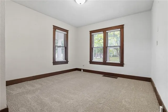 $190,000 | 715 North 10th Street, Leavenworth, KS 66048