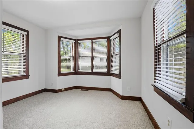 $190,000 | 715 North 10th Street, Leavenworth, KS 66048