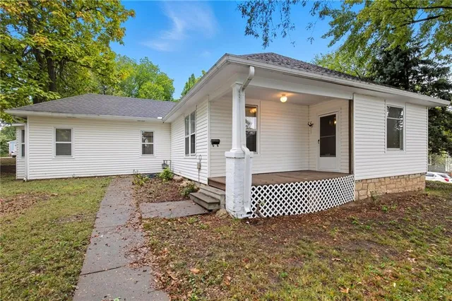 $190,000 | 715 North 10th Street, Leavenworth, KS 66048