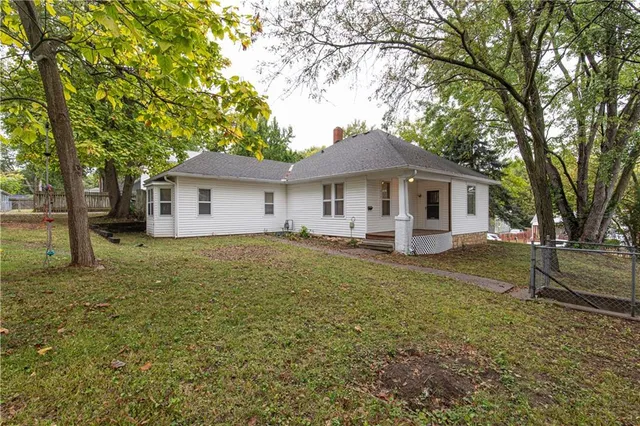 $190,000 | 715 North 10th Street, Leavenworth, KS 66048