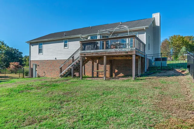 a view of a house with a backyard
