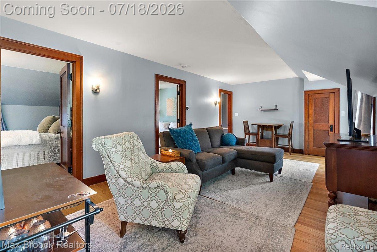 294 Lincoln Road Grosse Pointe, MI 48230 - Photo 51 of 84 Carriage House Living Room Alternate View