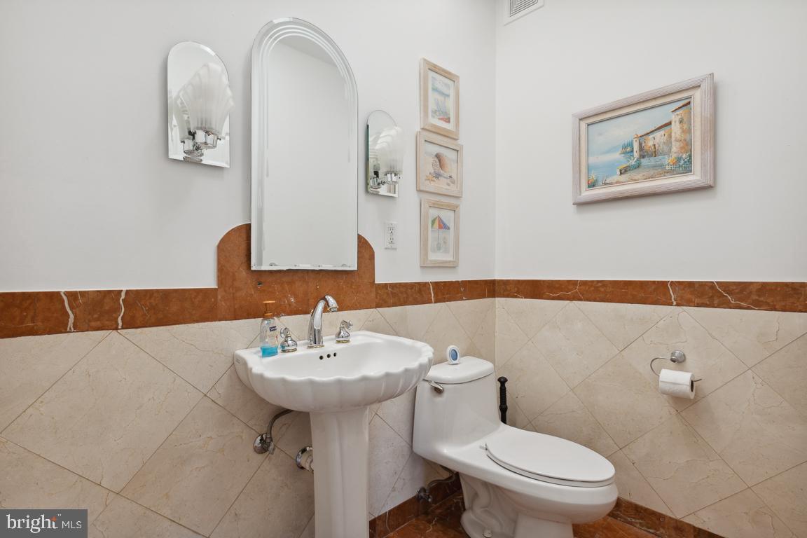11901 Marmary Road Gaithersburg, MD 20878 - Photo 17 of 52 Gallery Image 17