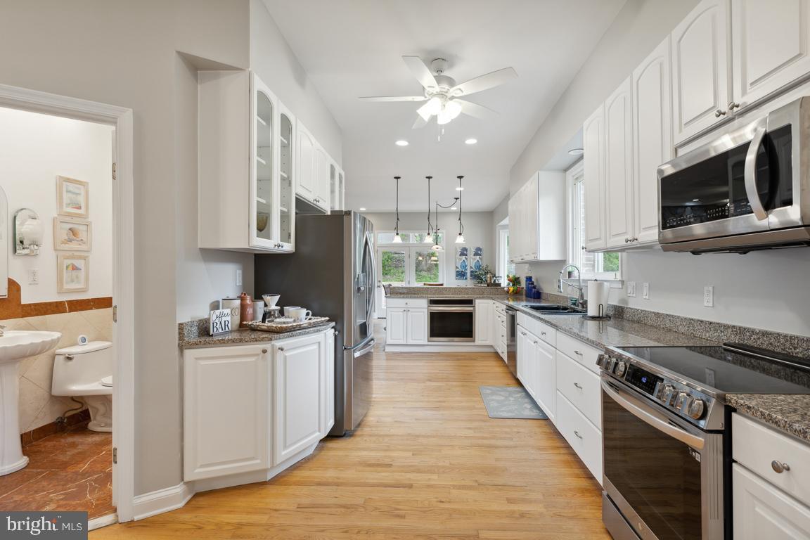 11901 Marmary Road Gaithersburg, MD 20878 - Photo 5 of 52 Gallery Image 5