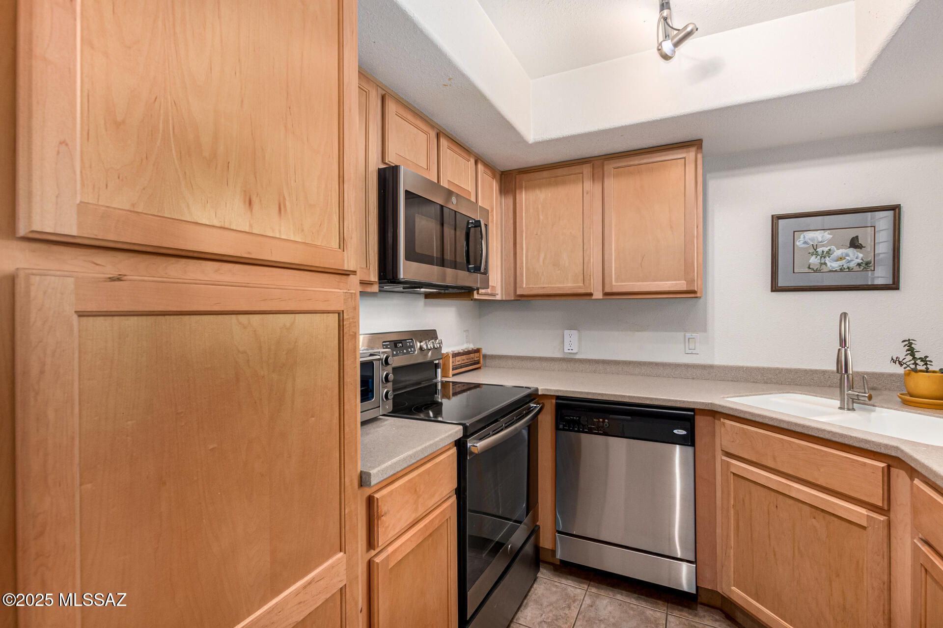 5855 North Kolb Road, Unit 8102 Tucson, AZ 85750 - Photo 13 of 28 a kitchen with appliances cabinets and a sink