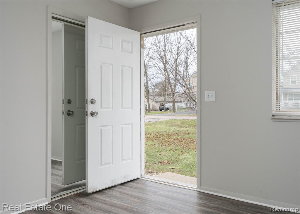 2745 Emmons Avenue Rochester Hills, MI 48307 - Photo 6 of 25