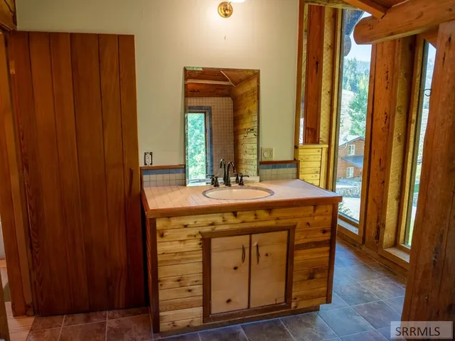 $2,400,000 | 261 4th Of July Creek Road, North Fork, ID 83466