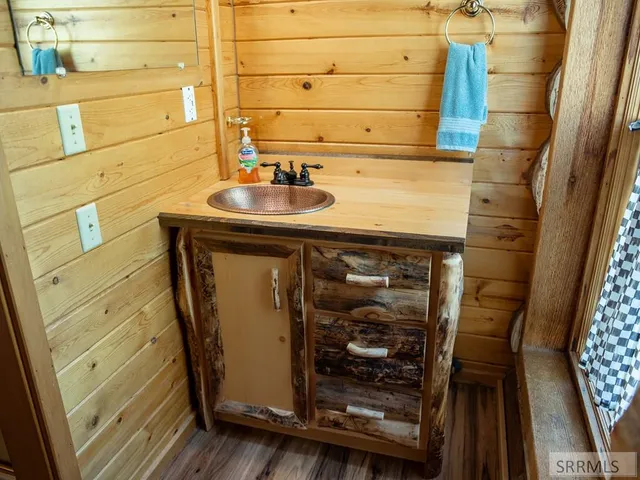 $2,400,000 | 261 4th Of July Creek Road, North Fork, ID 83466